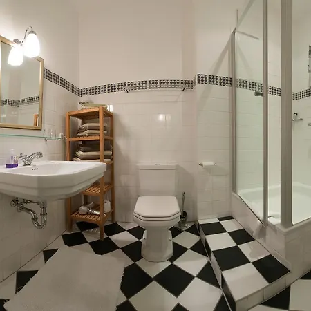 Kunsthaus Mit Frühstück Im Theophano Pensión