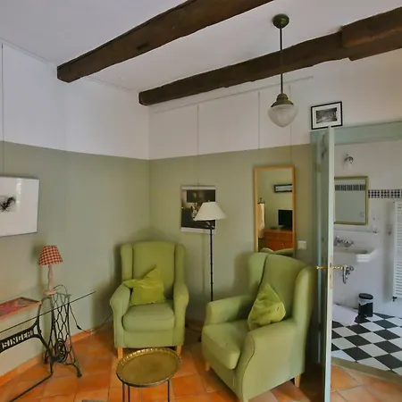 Kunsthaus Mit Frühstück Im Theophano Pensión