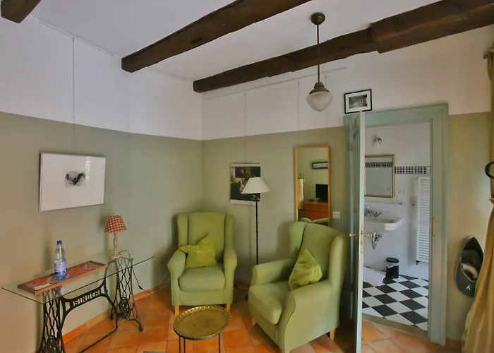 Kunsthaus Mit Fruehstueck Im Theophano Pensionat